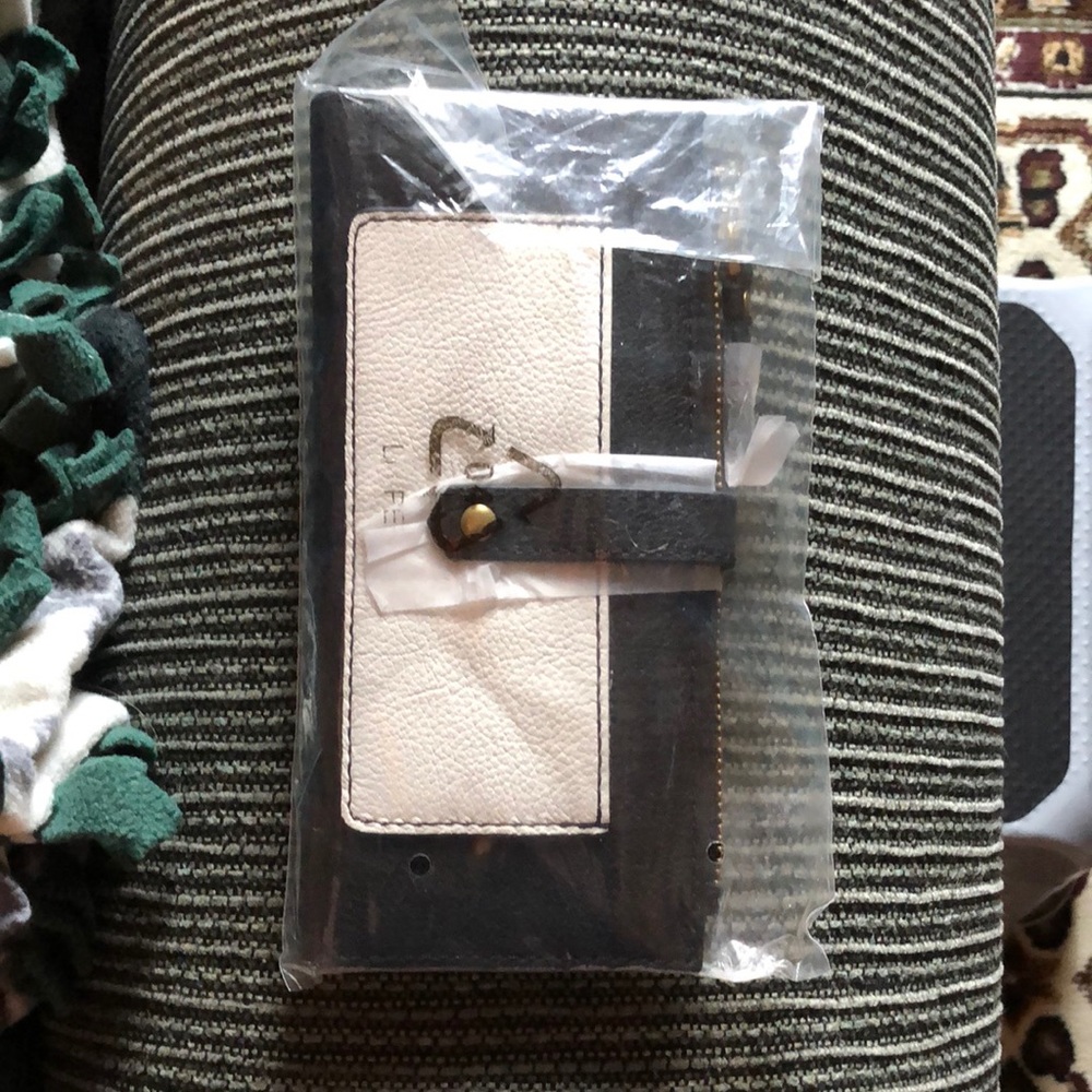 Brand new black and white Fossil wallet